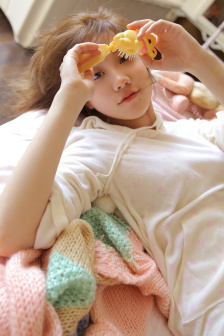 厕所偷拍美女撒尿视频